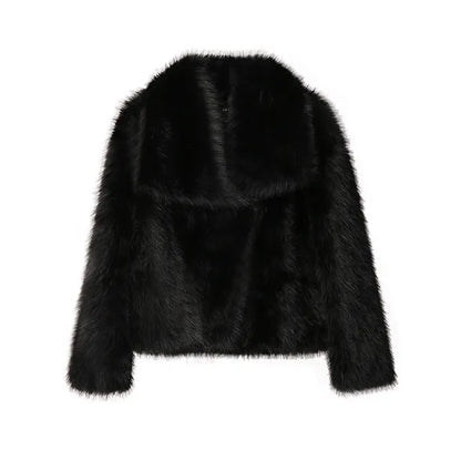 Faux fur jacket with voluminous collar and soft material