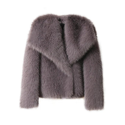 Faux fur jacket with voluminous collar and soft material