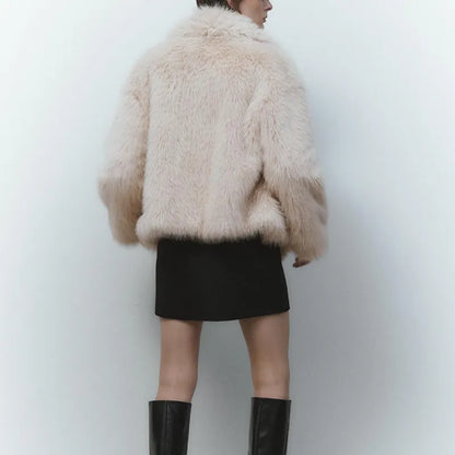 Faux fur jacket with voluminous collar and soft material